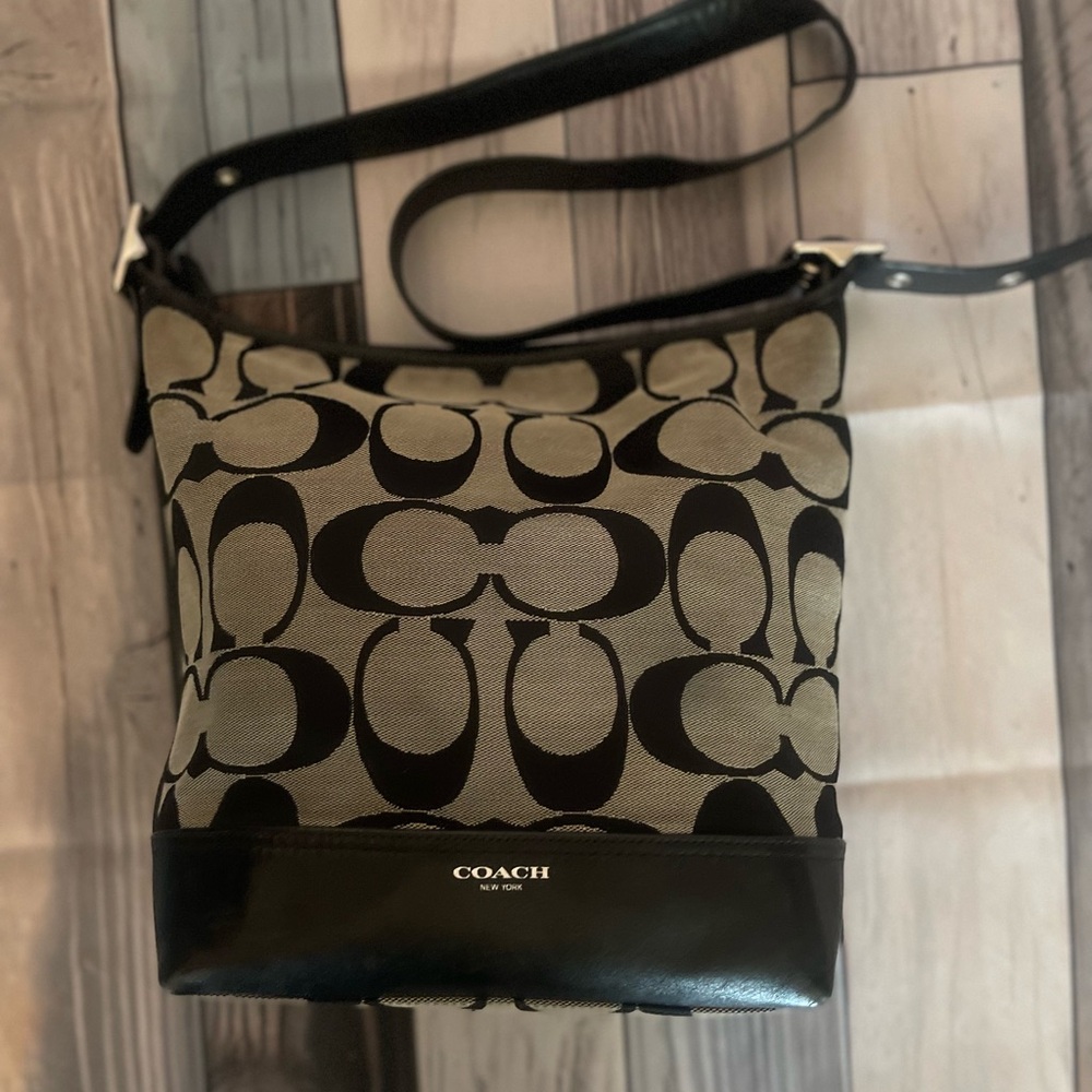 Very Good Condition COACH LEGACY SIGNATURE BLACK SHOULDER Bag